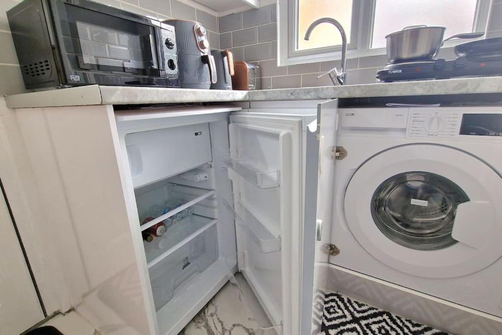 Private Garden Near London Free Freeparking Apartment