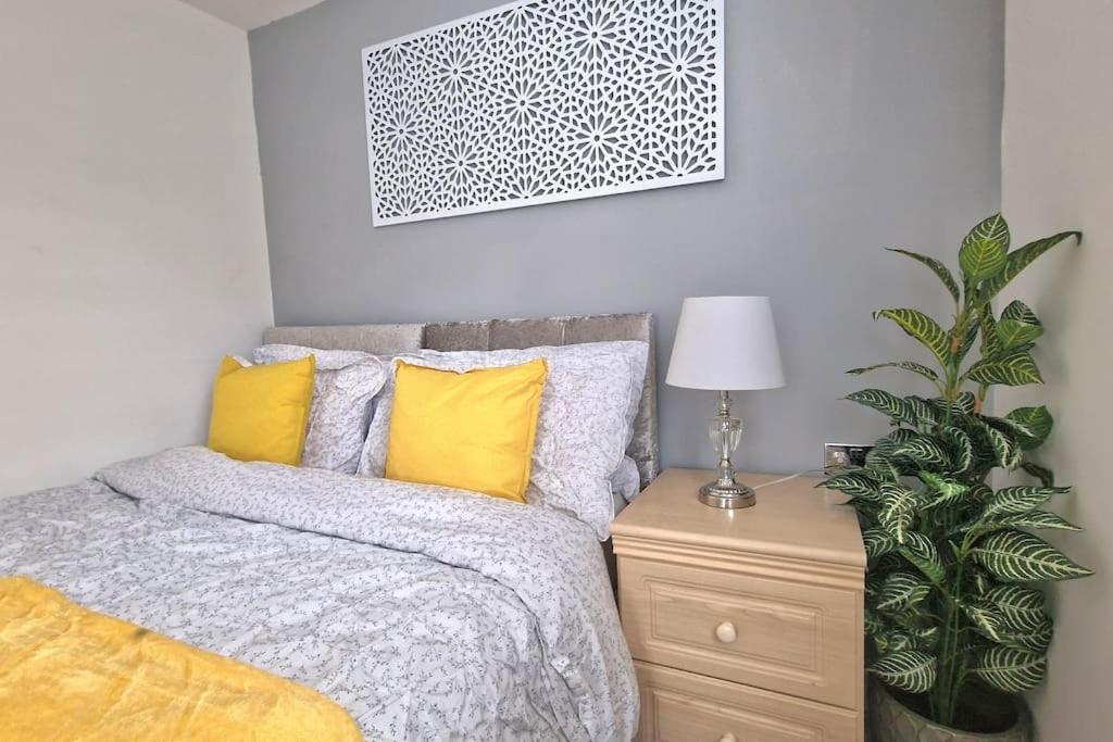 Apartment Private Garden Near London Free Freeparking